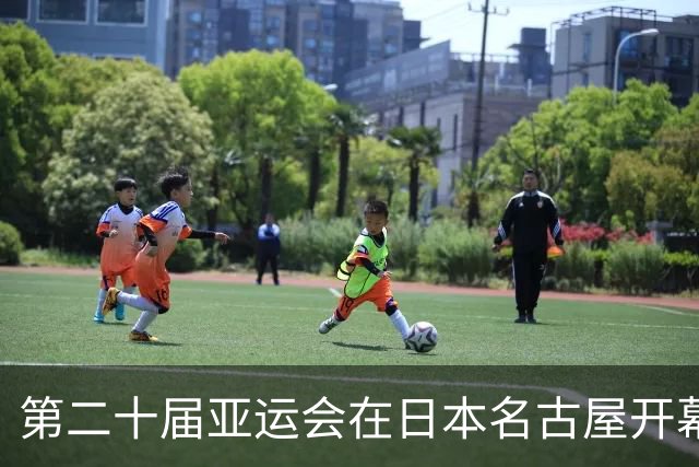 第二十届亚运会在日本名古屋开幕 “中国蓝”耀眼亮相
